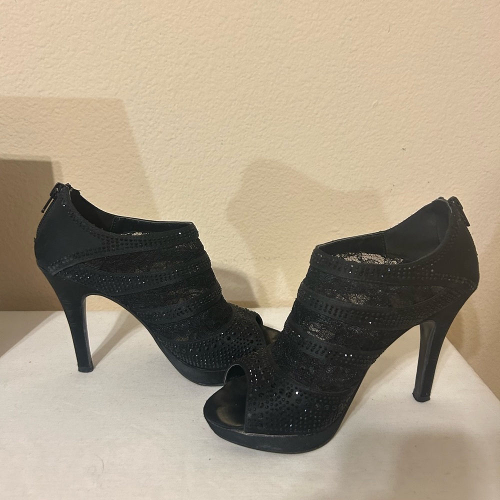 Black laced heels